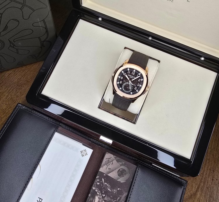 Patek Philippe Aquanaut 5164r Mint 18k Rose Gold