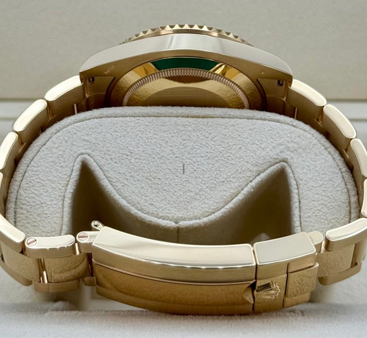 Rolex Submariner Date New 2024 Submariner Bluesy 41mm 126618lb Yellow Gold Blue Dial