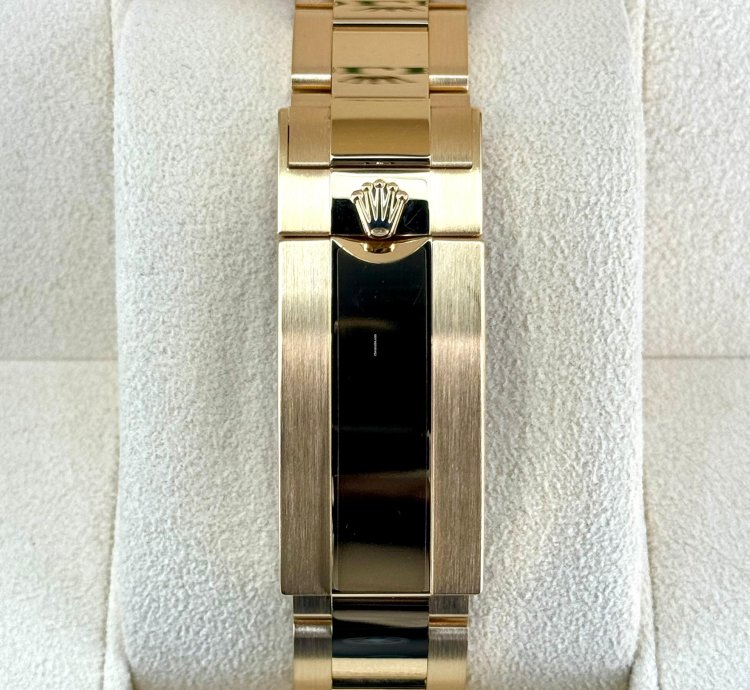 Rolex Submariner Date New 2024 Submariner Bluesy 41mm 126618lb Yellow Gold Blue Dial
