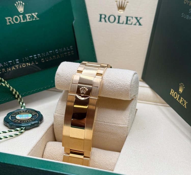 Rolex Submariner Date New 2025 Yellow Gold Sunburst Blue Dial Ceramic Bezel