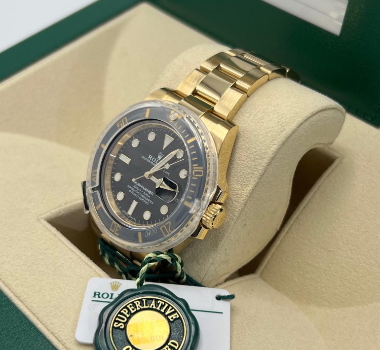 Rolex Submariner Date New Complete Set