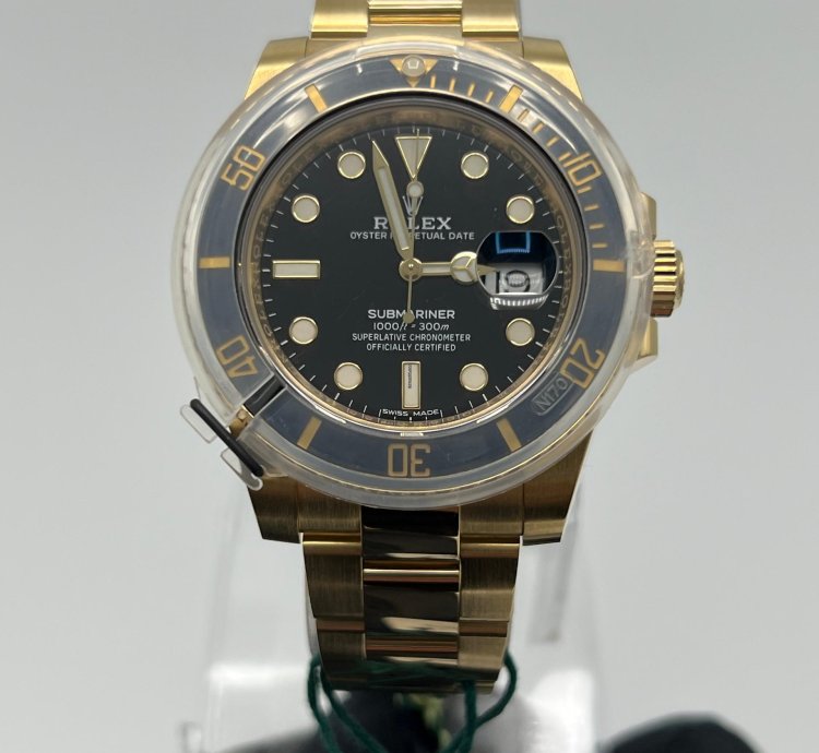 Rolex Submariner Date New Complete Set