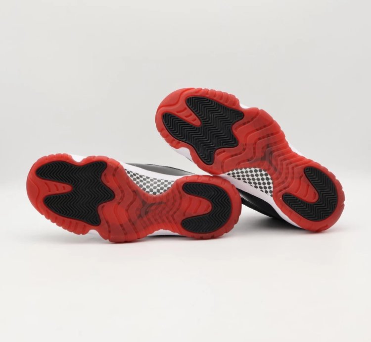 Air Jordan 11 Retro Playoffs Bred