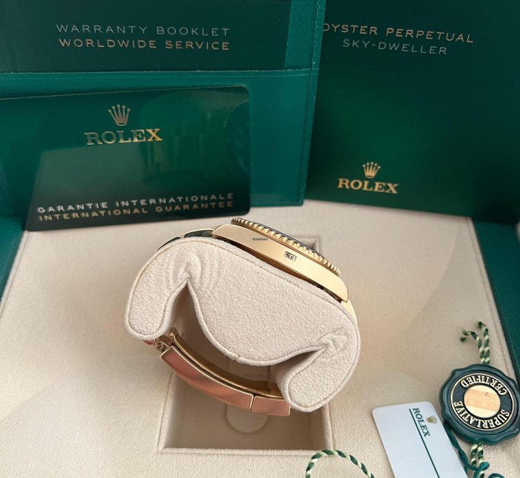 Rolex Submariner Date New Unworn Full Sticker 126618lb Yellow Gold