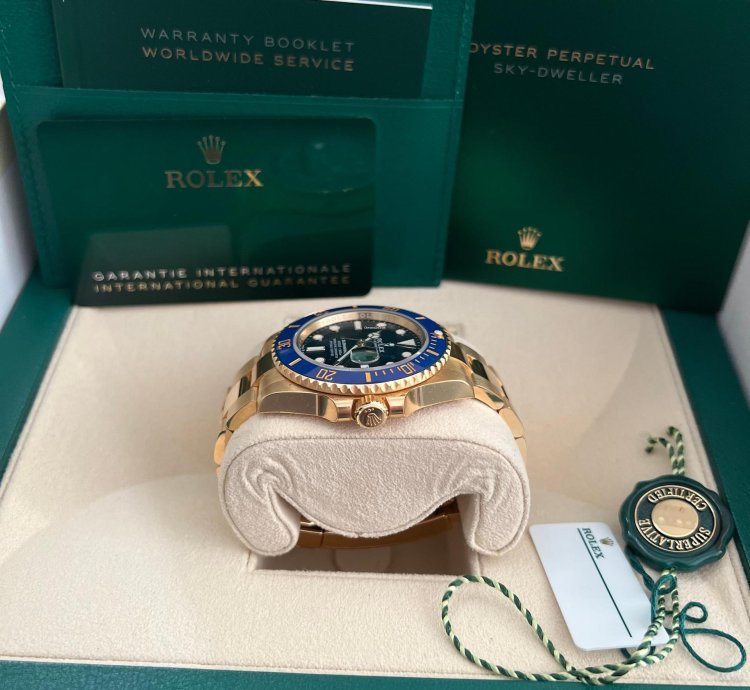 Rolex Submariner Date New Unworn Full Sticker 126618lb Yellow Gold