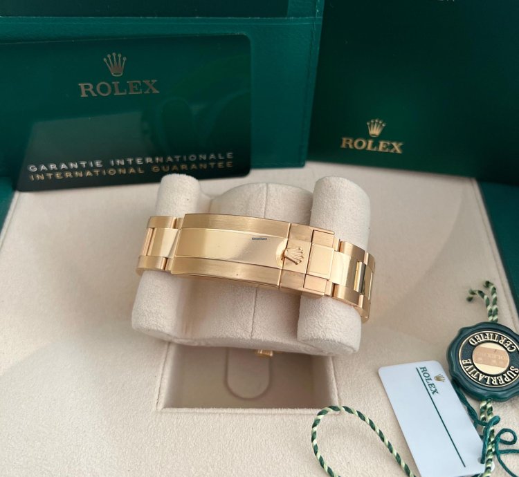 Rolex Submariner Date New Unworn Full Sticker 126618lb Yellow Gold