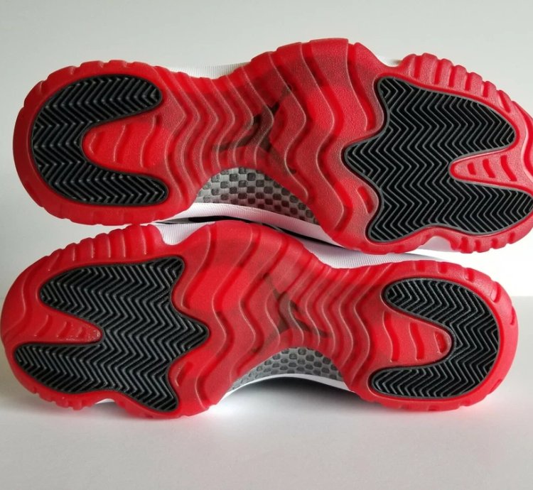 Air Jordan 11 Retro Playoffs Bred