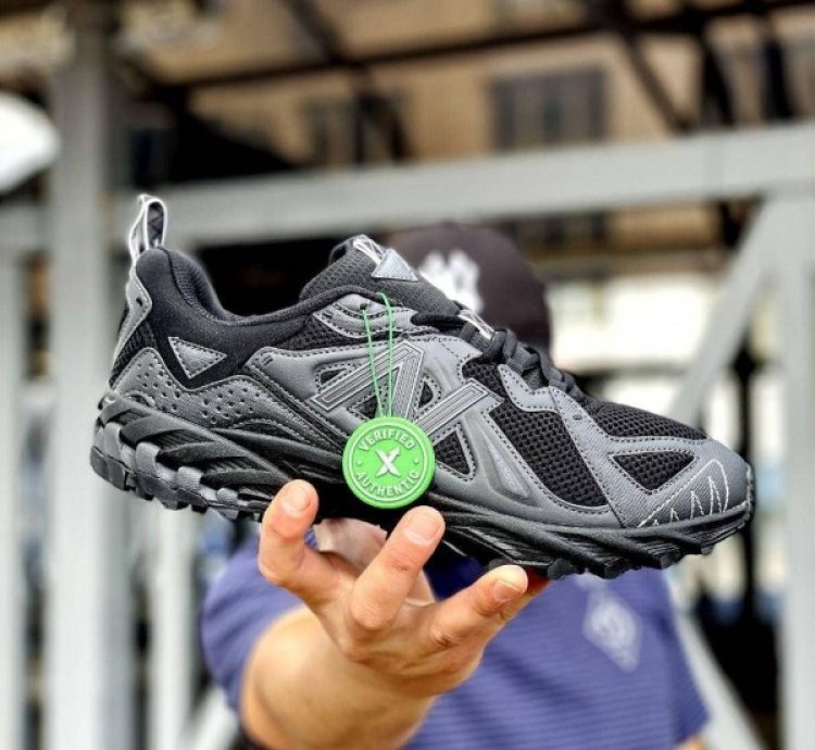 New Balance 610 Black Running Shoes