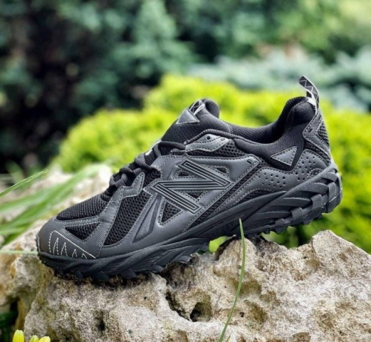 New Balance 610 Black Running Shoes