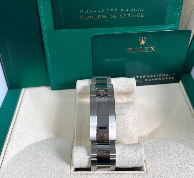 Rolex Submariner Date Oyster Perpetual 41mm 18k White Gold Black Dial Ceramic Blue Bezel 126619lb