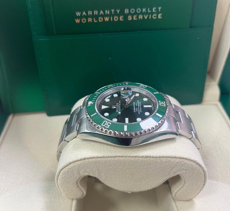 Rolex Submariner Date Stainless Steel The Hulk Green Dial 116610lv New Rolex Green Card