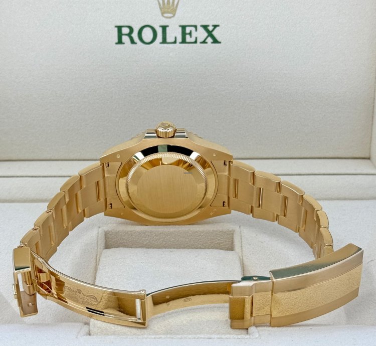 Rolex Submariner Date Unworn 2024 18k Yellow Gold Blue Dial 126618lb Complete