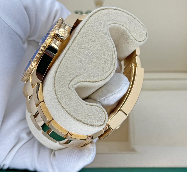 Rolex Submariner Date Unworn 2024 18k Yellow Gold Blue Dial 126618lb Complete