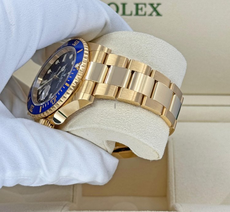 Rolex Submariner Date Unworn 2024 18k Yellow Gold Blue Dial 126618lb Complete