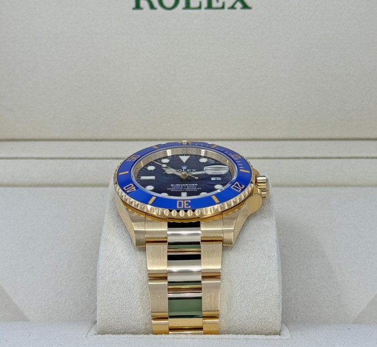 Rolex Submariner Date Unworn 2024 18k Yellow Gold Blue Dial 126618lb Complete