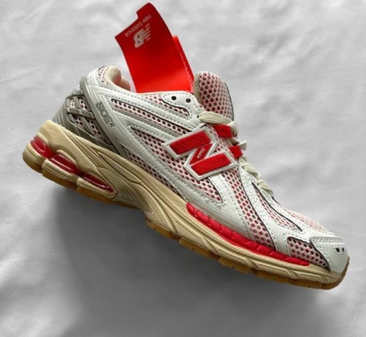 Newbalance 1906r Sea Salt True Red Sneakers