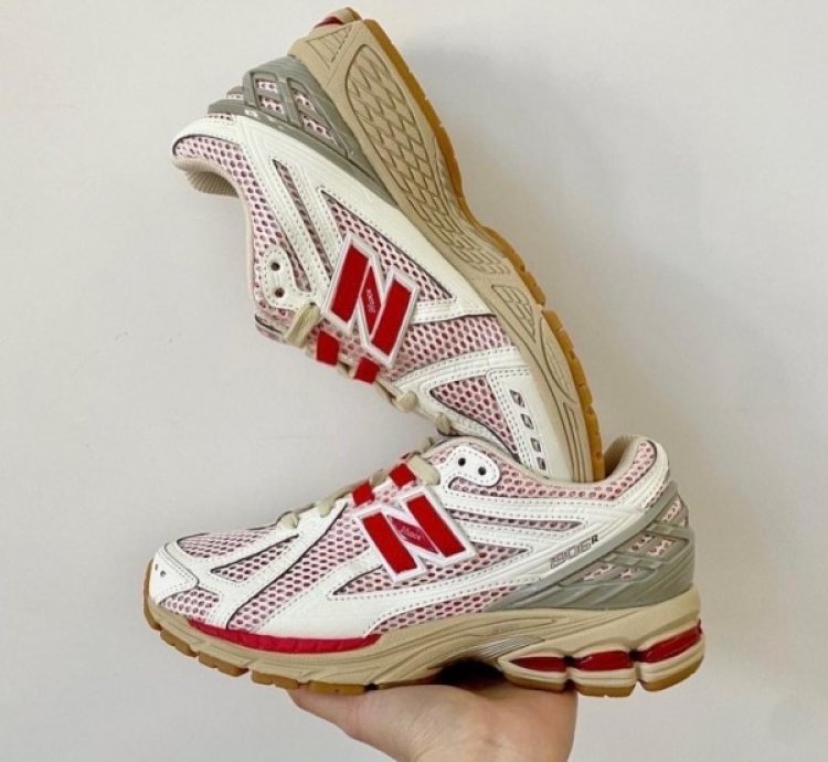 Newbalance 1906r Sea Salt True Red Sneakers
