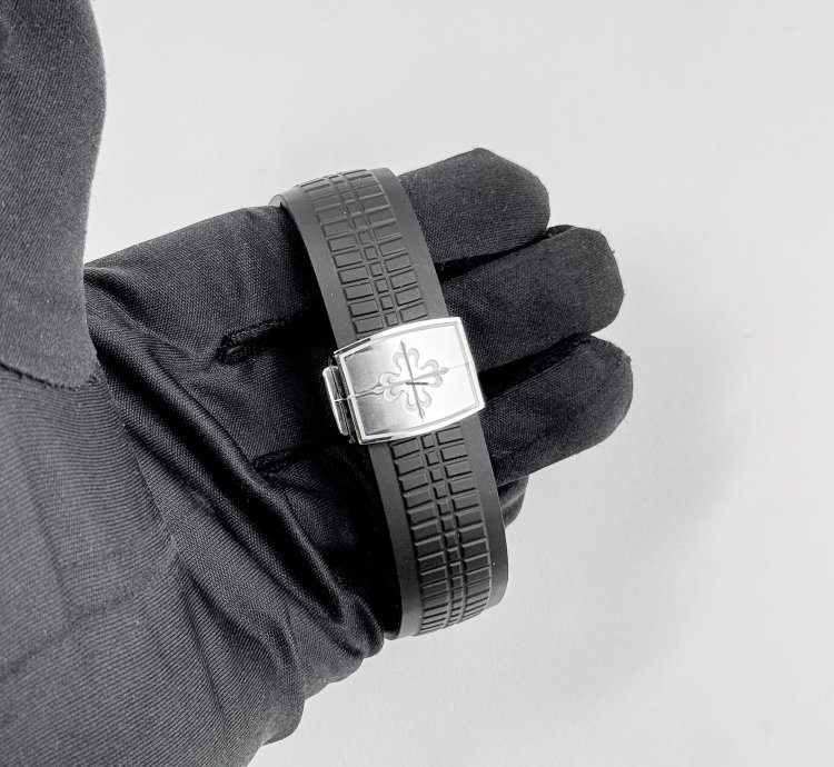 Patek Philippe Aquanaut 5167a-001 Selfwinding Stainless Steel Black Dial 2022