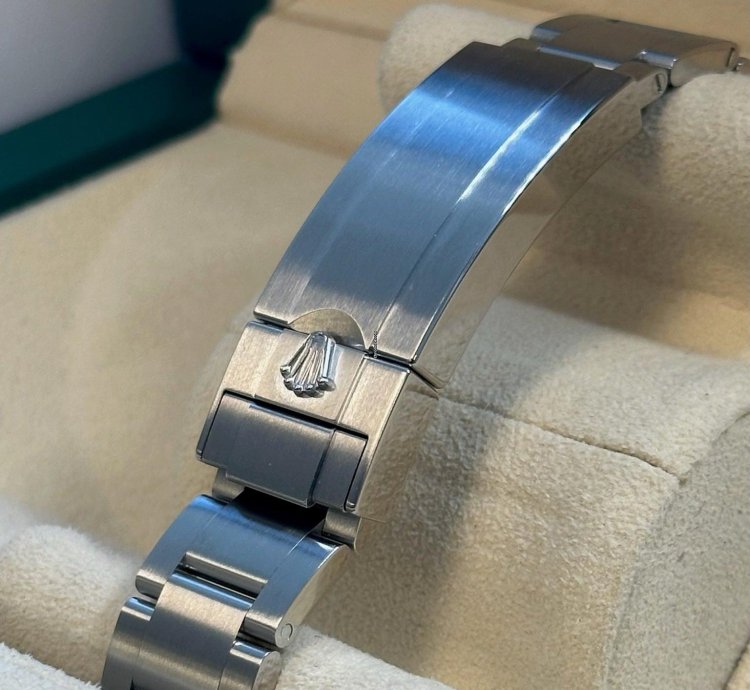 Rolex Submariner Date Unworn Submariner Hulk 116610lv