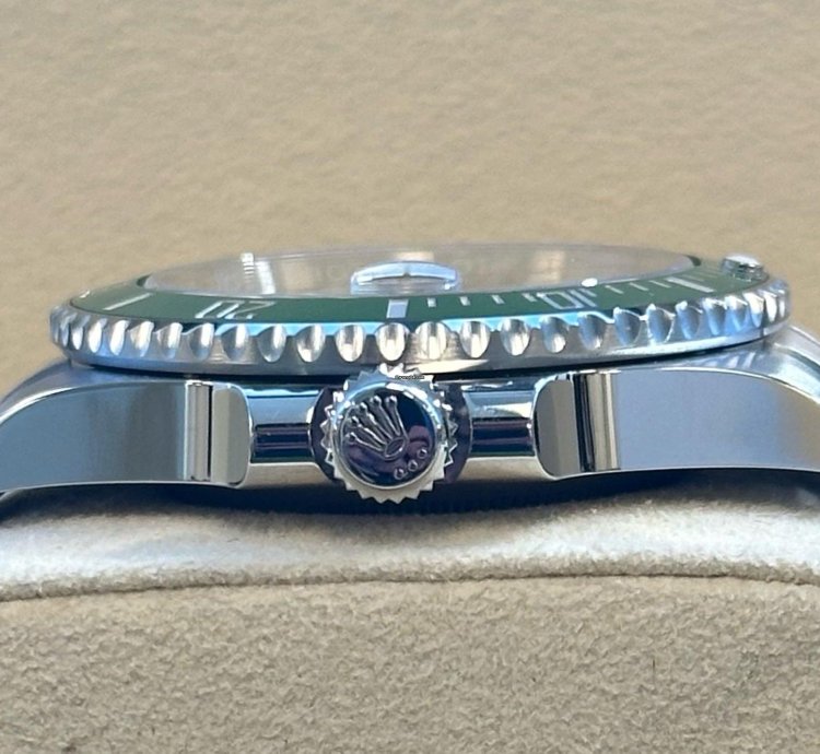 Rolex Submariner Date Unworn Submariner Hulk 116610lv