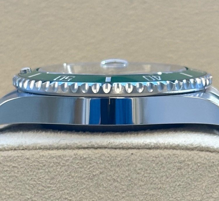 Rolex Submariner Date Unworn Submariner Hulk 116610lv