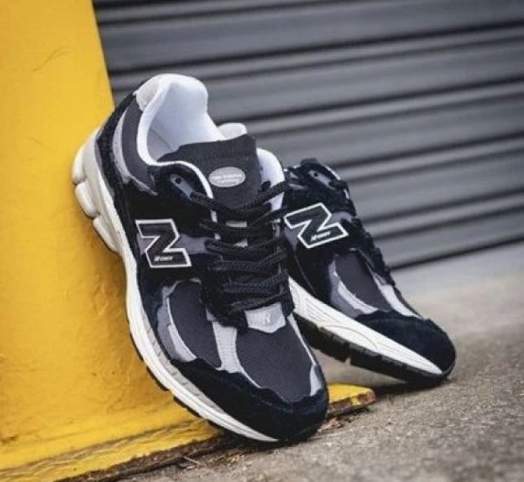 Newbalance 2002r Protection Pack Black Grey Running Shoes