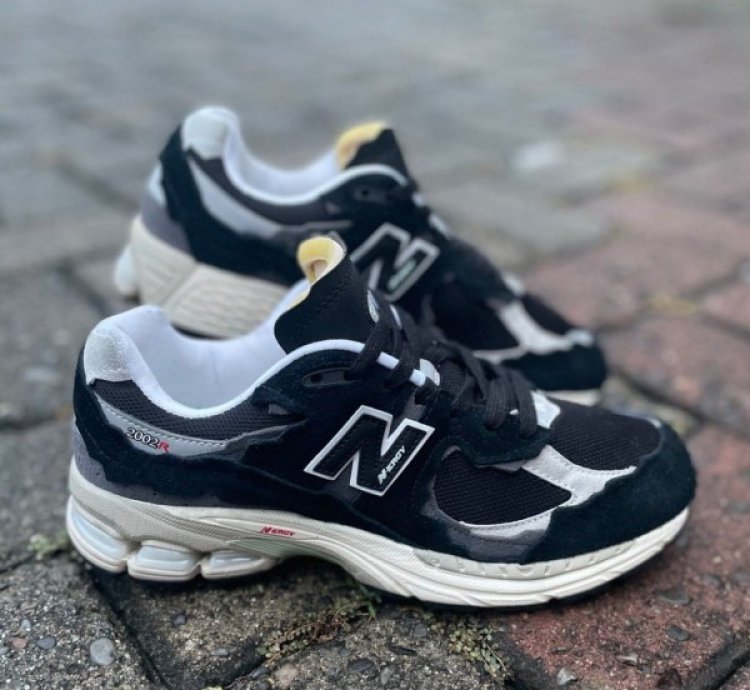 Newbalance 2002r Protection Pack Black Grey Running Shoes