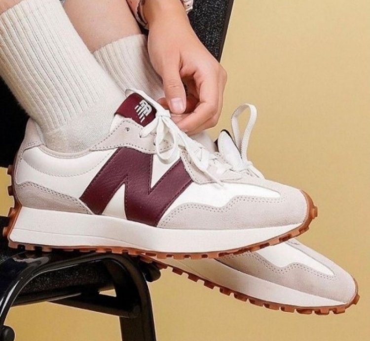 Newbalance 327 Burgundy Running Shoes