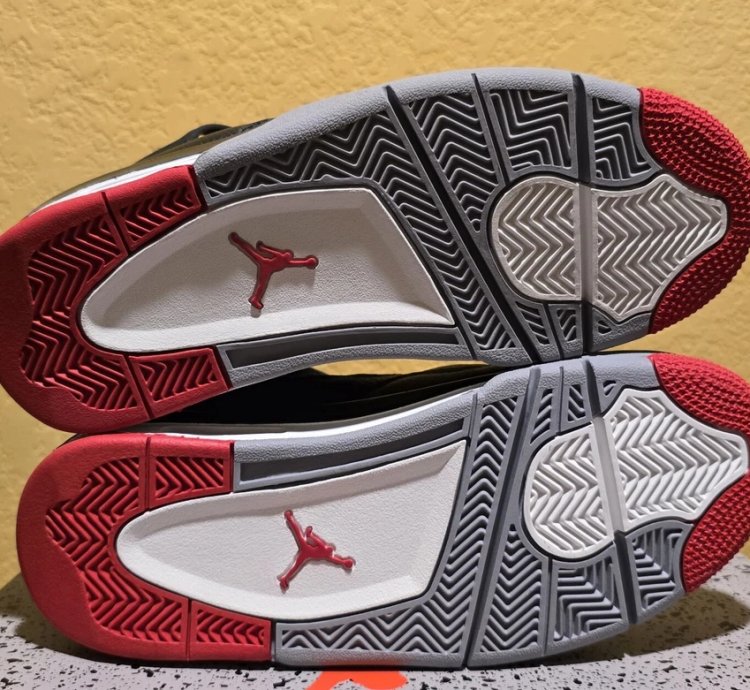 Air Jordan 4 Retro Bred