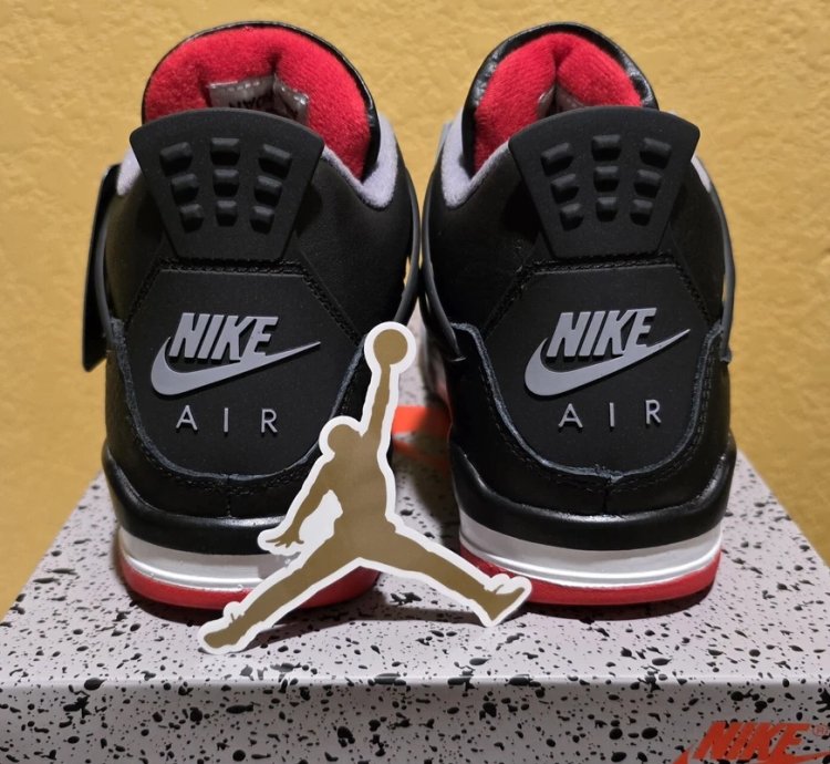 Air Jordan 4 Retro Bred
