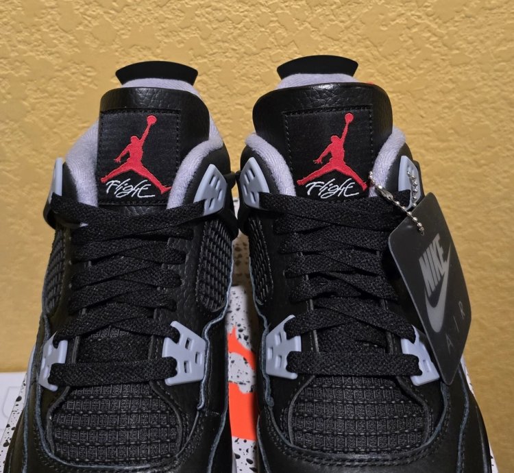 Air Jordan 4 Retro Bred