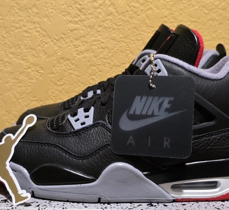 Air Jordan 4 Retro Bred
