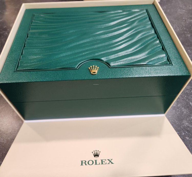 Rolex Submariner Date White Gold New Unworn 2022