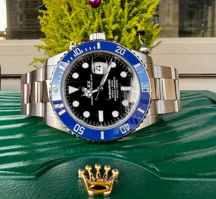 Rolex Submariner Date White Gold Submariner Unworn below Msrp - Unsized