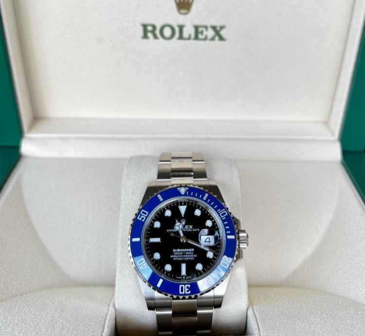 Rolex Submariner Date White Gold Submariner Unworn below Msrp - Unsized