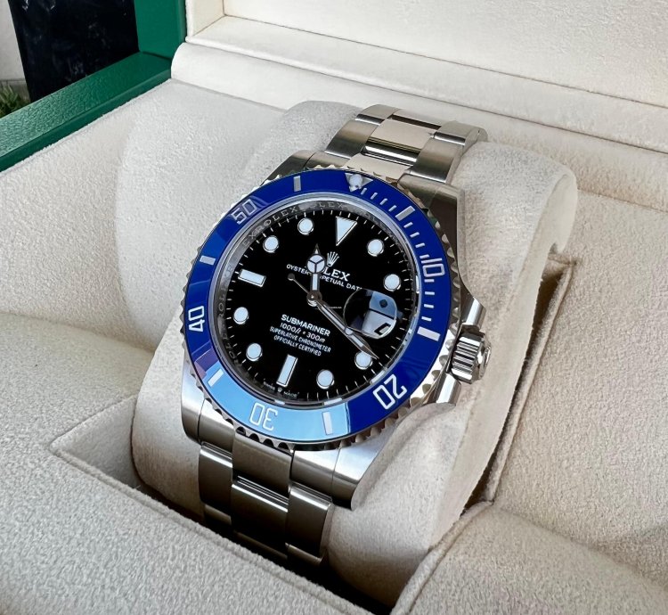 Rolex Submariner Date White Gold Submariner Unworn below Msrp - Unsized