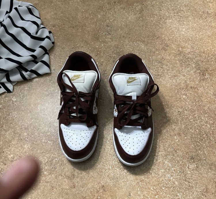 Supreme Dunks Brown Size 8