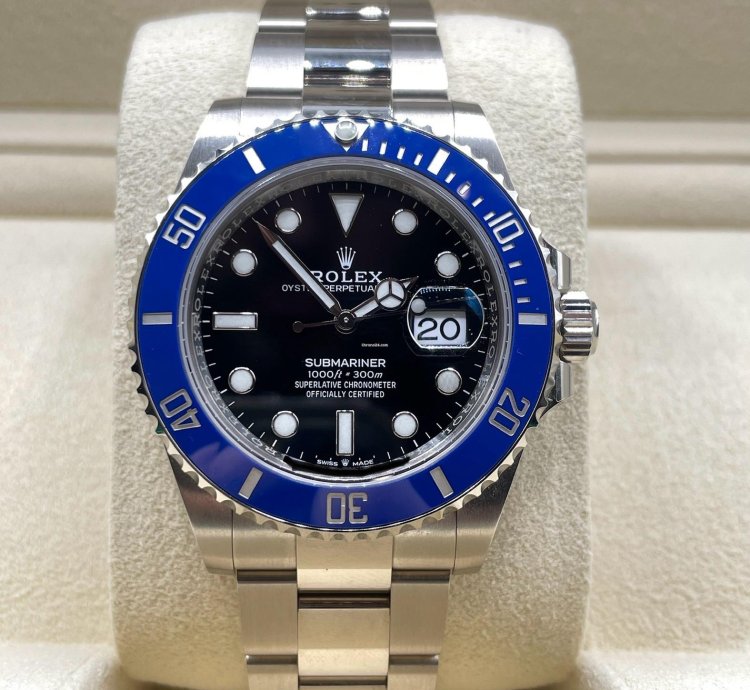 Rolex Submariner Date Whitegold Smurf Blue Bezel Black Dial 41mm Like New Full Set Box Papers
