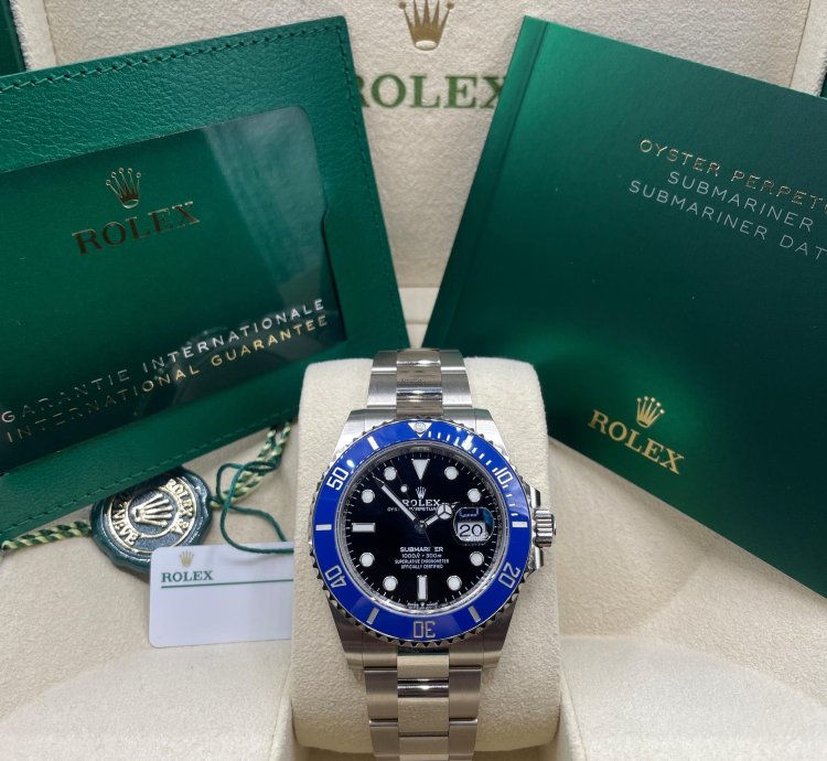 Rolex Submariner Date Whitegold Smurf Blue Bezel Black Dial 41mm Like New Full Set Box Papers