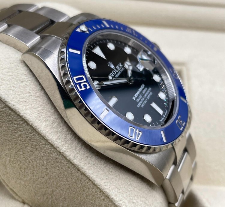 Rolex Submariner Date Whitegold Smurf Blue Bezel Black Dial 41mm Like New Full Set Box Papers