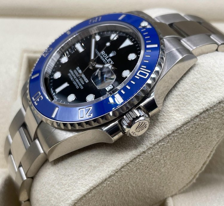 Rolex Submariner Date Whitegold Smurf Blue Bezel Black Dial 41mm Like New Full Set Box Papers