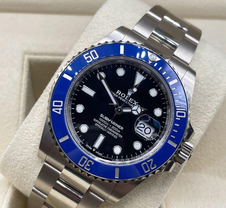 Rolex Submariner Date Whitegold Smurf Blue Bezel Black Dial 41mm Like New Full Set Box Papers