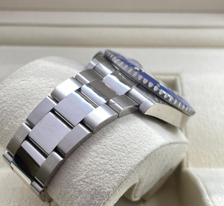 Rolex Submariner Date Whitegold Smurf Blue Bezel Black Dial 41mm Like New Full Set Box Papers