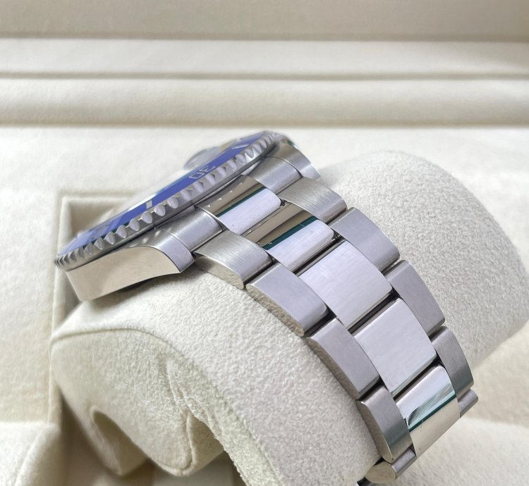 Rolex Submariner Date Whitegold Smurf Blue Bezel Black Dial 41mm Like New Full Set Box Papers