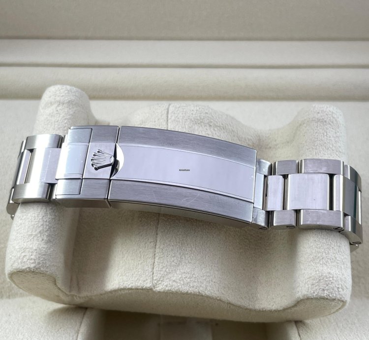 Rolex Submariner Date Whitegold Smurf Blue Bezel Black Dial 41mm Like New Full Set Box Papers