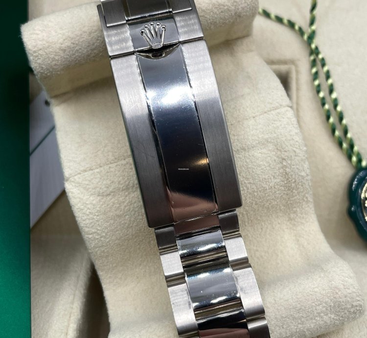 Rolex Submariner Date Whitegold Smurf Blue Bezel Black Dial 41mm Like New Full Set Box Papers