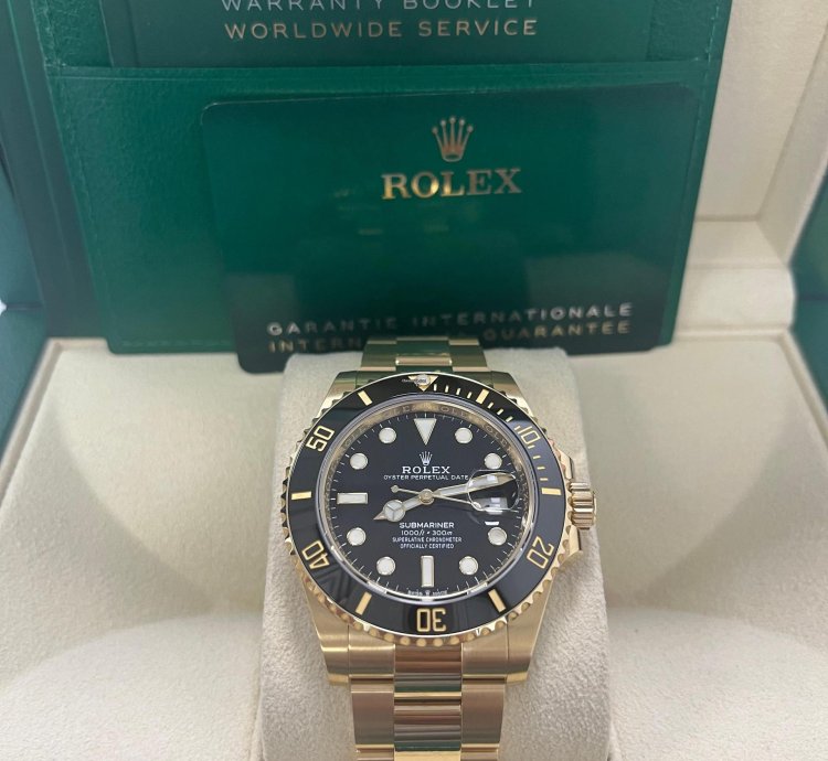 Rolex Submariner Date Yellow Gold Submariner Date Watch - Black Bezel - Black Dial 126618ln