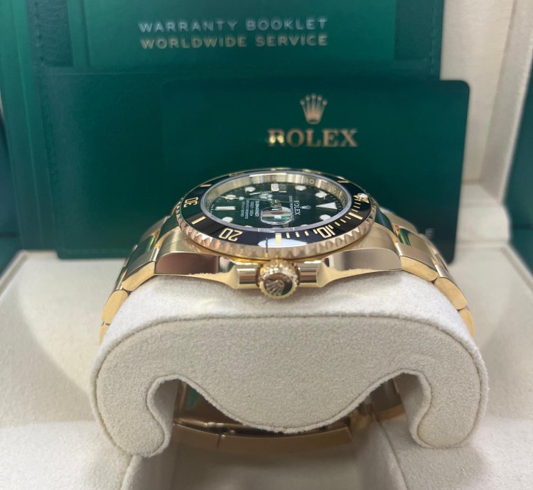 Rolex Submariner Date Yellow Gold Submariner Date Watch - Black Bezel - Black Dial 126618ln