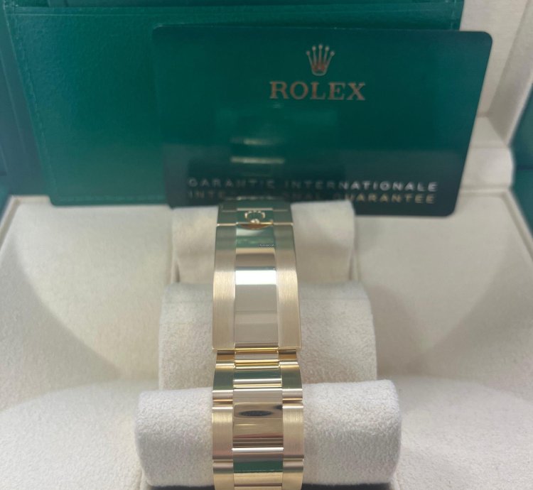 Rolex Submariner Date Yellow Gold Submariner Date Watch - Black Bezel - Black Dial 126618ln