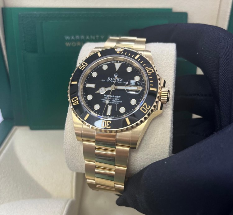 Rolex Submariner Date Yellow Gold Submariner Date Watch - Black Bezel - Black Dial 126618ln